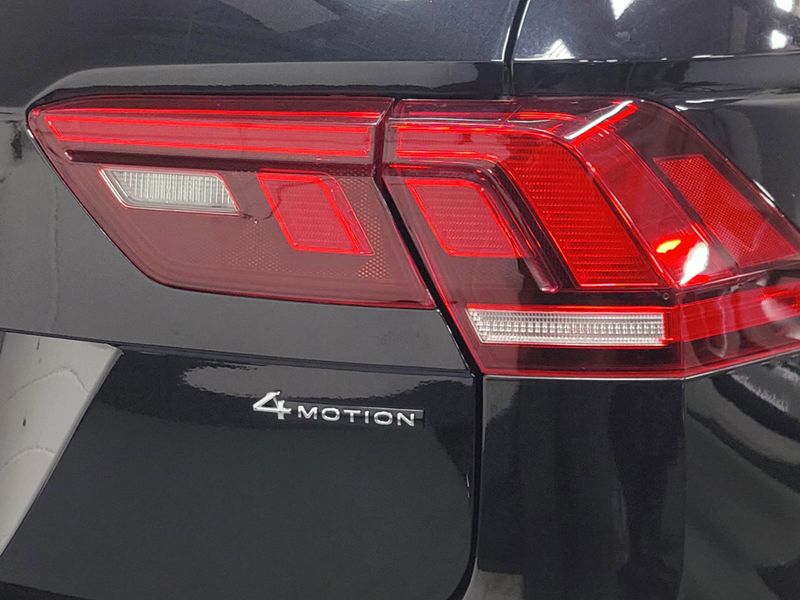 2024 Volkswagen Tiguan SEL R-Line Black photo 2