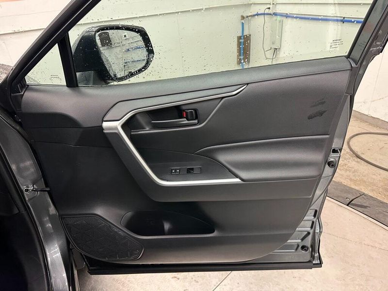 2021 Toyota RAV4 LEImage 26