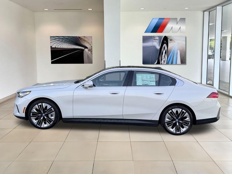 2025 BMW i5 xDrive40Image 5