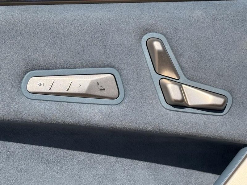 Used 2025 BMW iX xDrive50Image 19