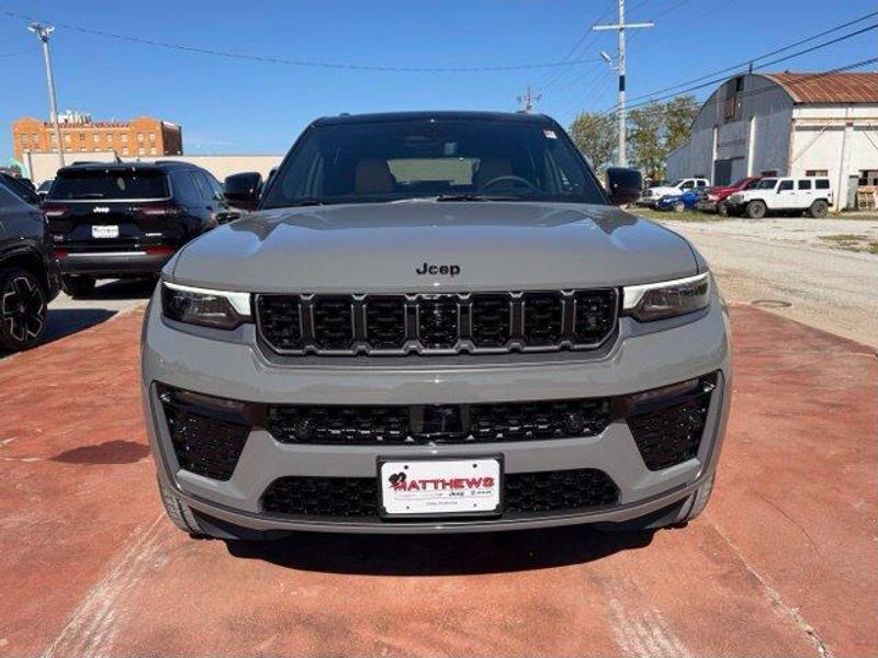 New 2027 Jeep Grand Cherokee Summit 4x4Image 2