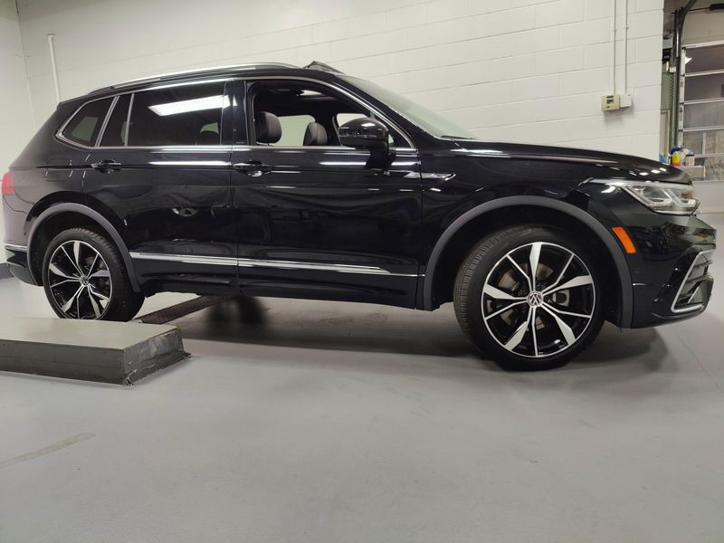 Used 2024 Volkswagen Tiguan AWD SEL R-Line w/Sunroof/NavImage 4