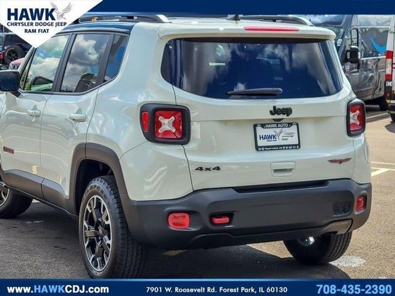 2023 Jeep Renegade Trailhawk photo 2