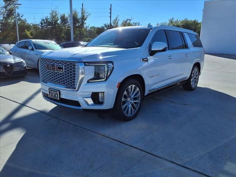 2023 GMC Yukon XL DenaliImage 2