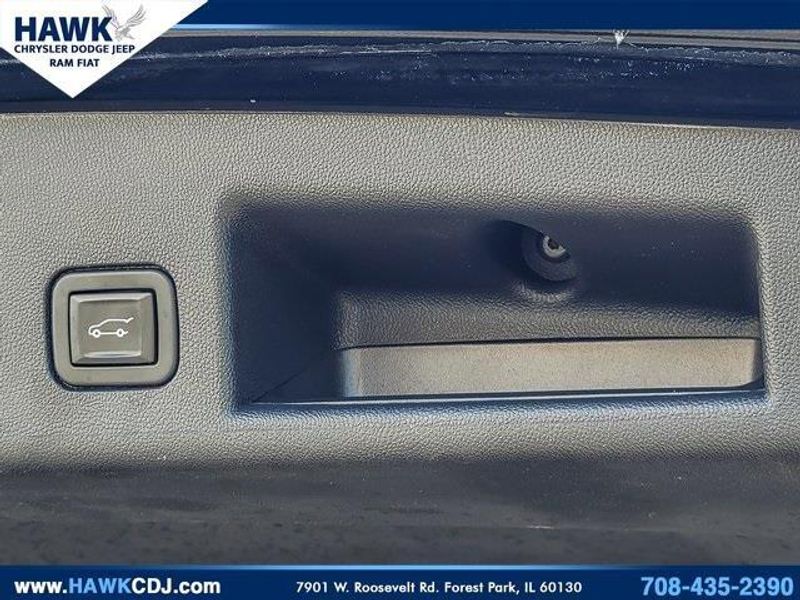 2020 Chevrolet Equinox LT photo 16