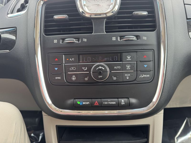 Used 2016 Chrysler Town & Country TouringImage 24