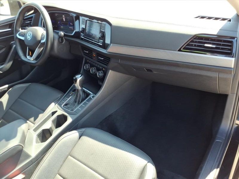 2024 Volkswagen Jetta SE photo 3