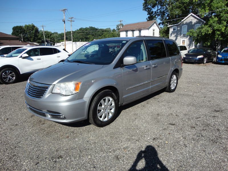 2014 Chrysler Town & Country TouringImage 1