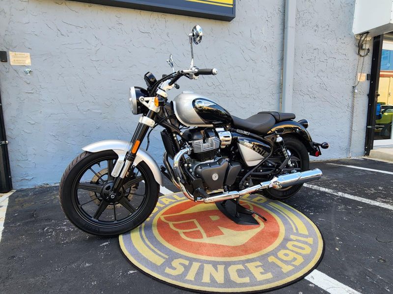New 2024 Royal Enfield SUPER METEOR Image 4