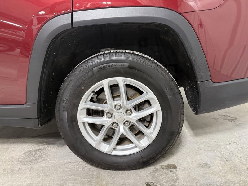 Used 2024 Jeep Grand Cherokee L LaredoImage 20