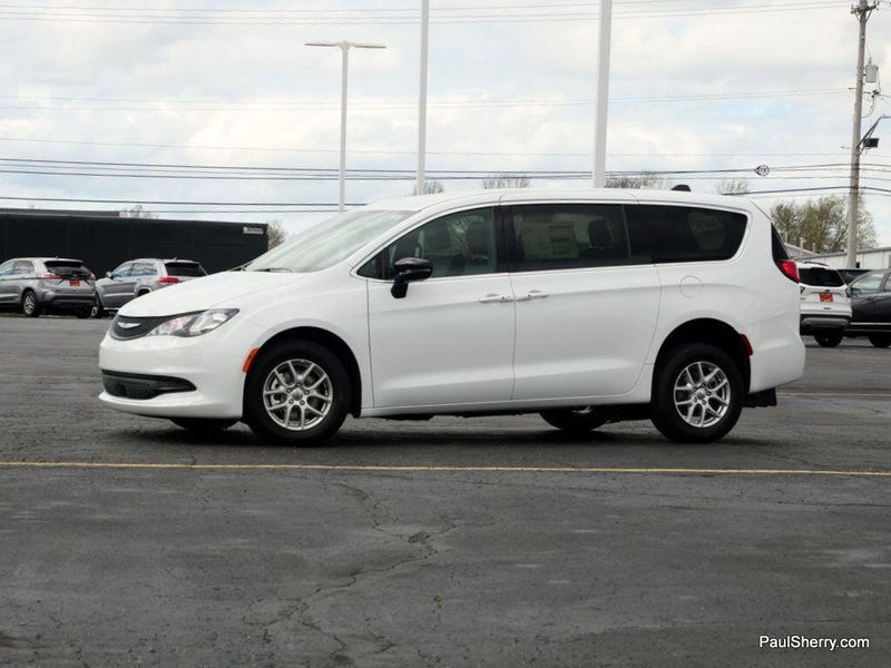 2025 Chrysler Voyager LXImage 30