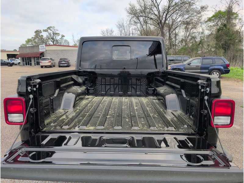 New 2026 Jeep Gladiator Sahara 4x4Image 35