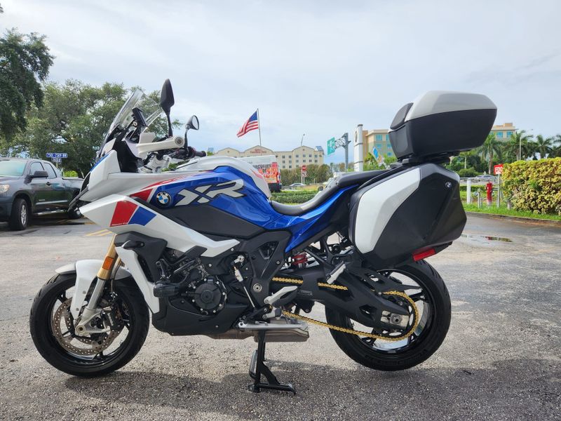 2021 BMW S 1000 XR  in a LIGHT WHITE RACING BLUE R exterior color. BMW Motorcycles of Miami 786-845-0052 motorcyclesofmiami.com 