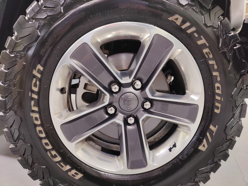 Used 2020 Jeep Wrangler Unlimited Sahara 4X4 w/NavigationImage 24