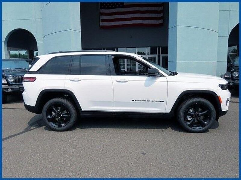 2025 Jeep Grand Cherokee LimitedImage 2