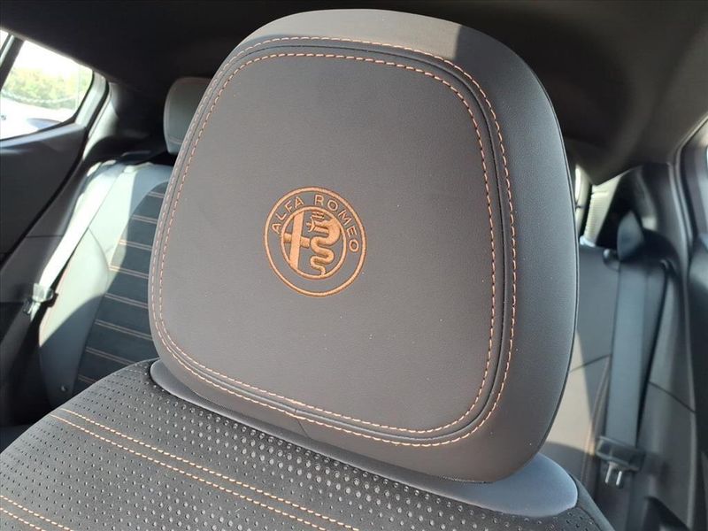 New 2025 Alfa Romeo Tonale IntensaImage 15