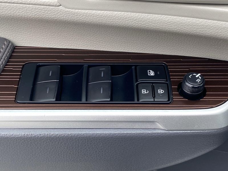 2024 Toyota Sienna LEImage 21