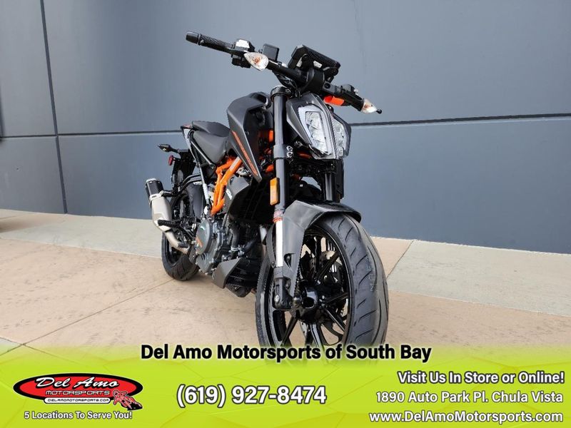 2023 KTM 390 DUKE  in a GREY exterior color. Del Amo Motorsports of South Bay (619) 547-1937 delamomotorsports.com 