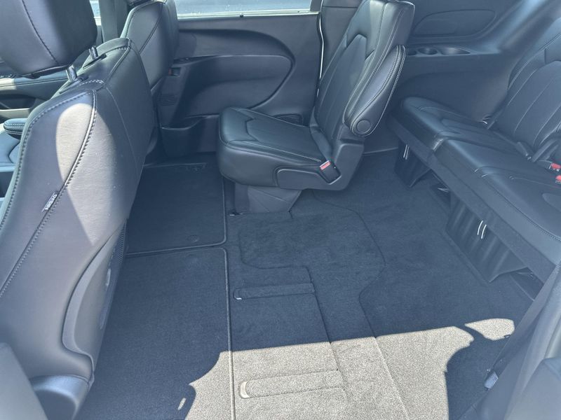 New 2025 Chrysler Pacifica SelectImage 12