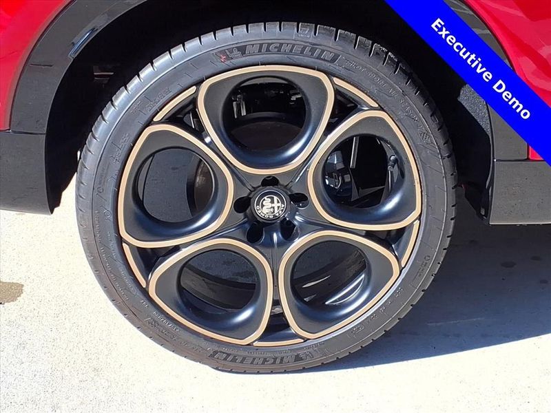 New 2025 Alfa Romeo Tonale IntensaImage 6