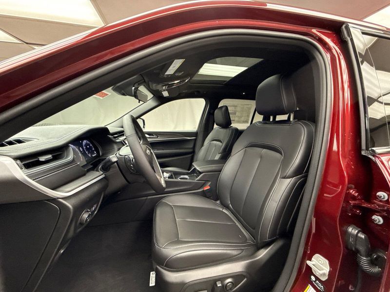 New 2025 Jeep Grand Cherokee Limited 4x4Image 7