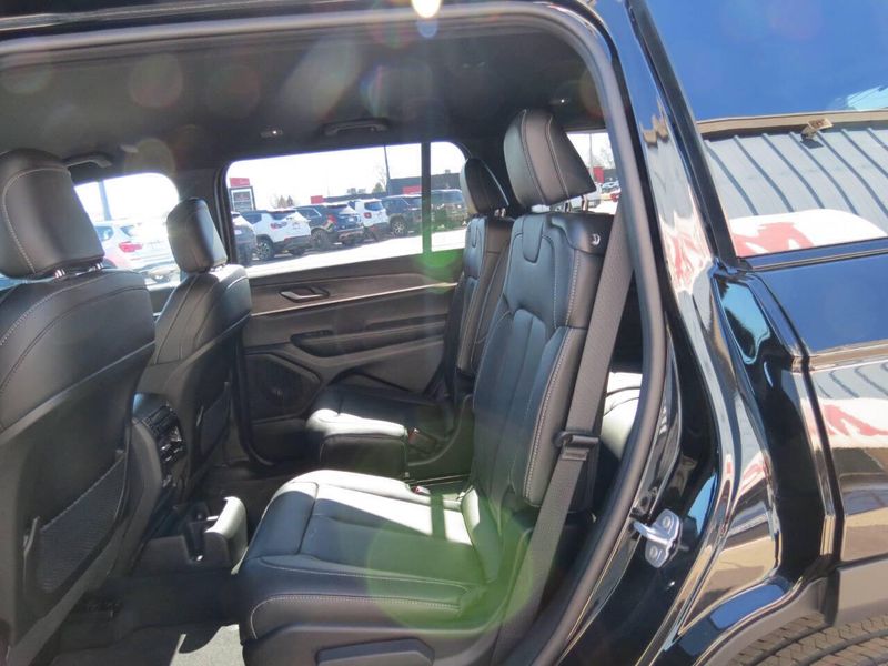 2025 Jeep Grand Cherokee L Limited 4x4Image 26