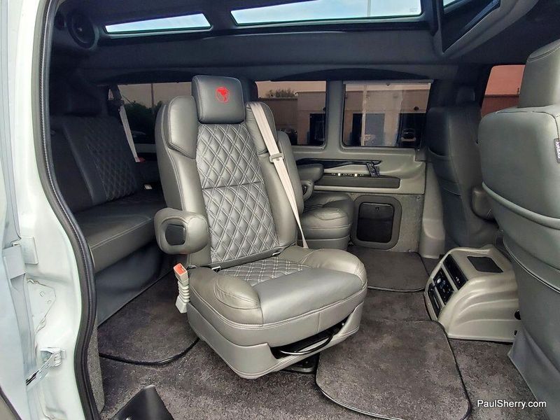 2022 GMC Savana Cargo Image 2