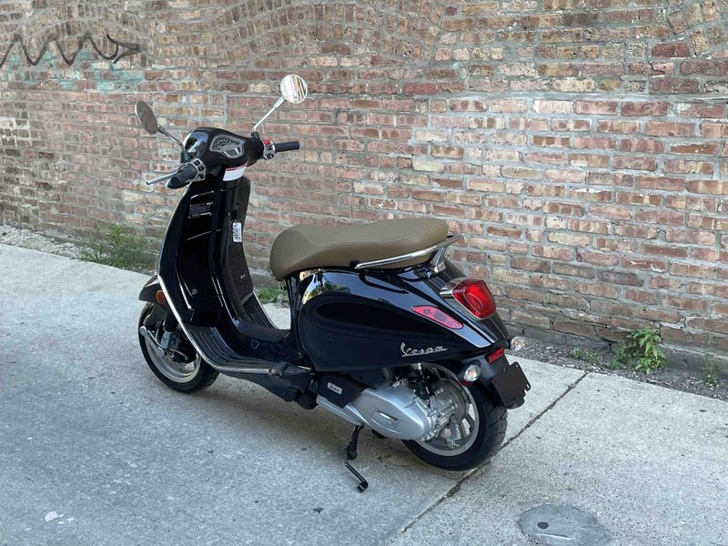 2023 Vespa Primavera 150Image 3