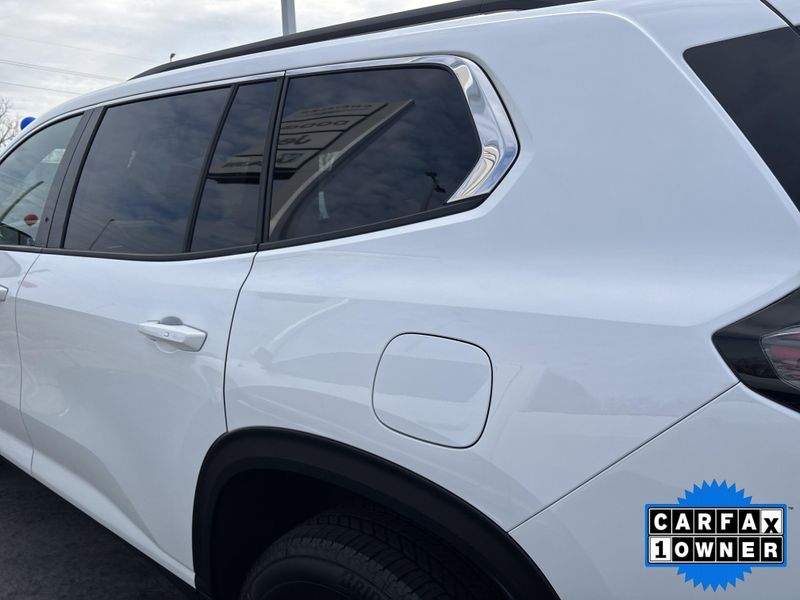 Used 2025 GMC Acadia FWD ElevationImage 12