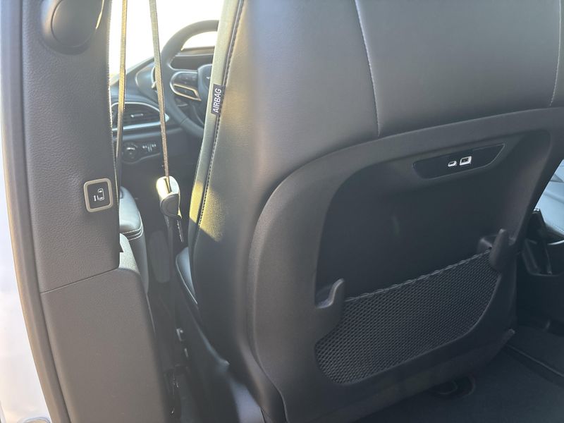 New 2026 Chrysler Pacifica SelectImage 16