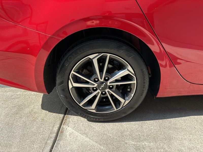 2022 Kia Forte LXSImage 13