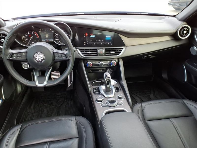 Used 2022 Alfa Romeo Giulia TiImage 11