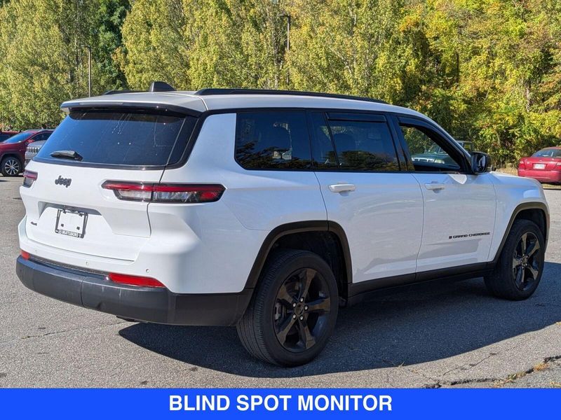 2023 Jeep Grand Cherokee Altitude photo 5