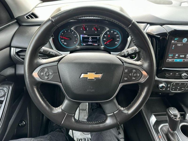2019 Chevrolet Traverse LTImage 2