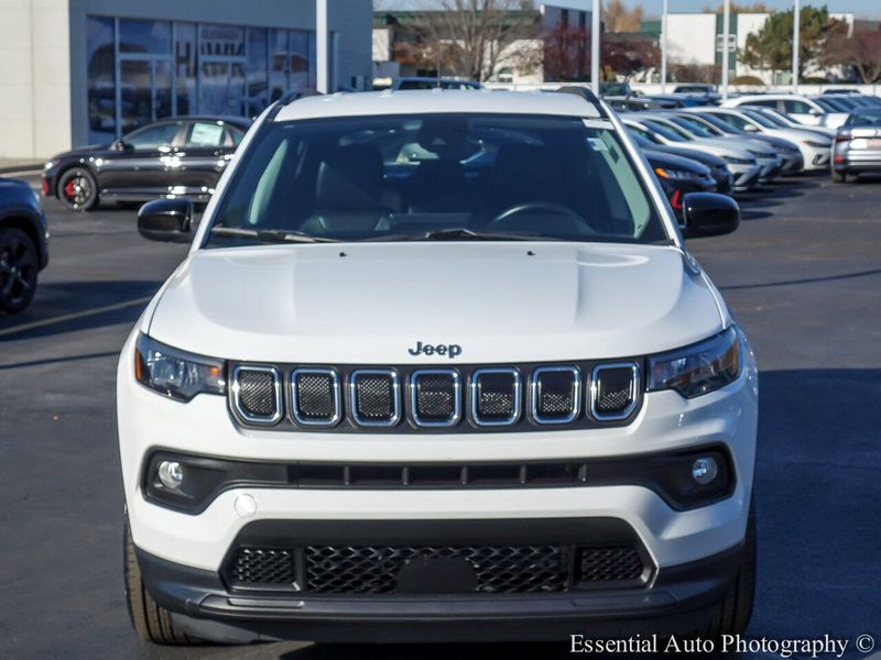 2022 Jeep Compass Latitude Lux photo 2