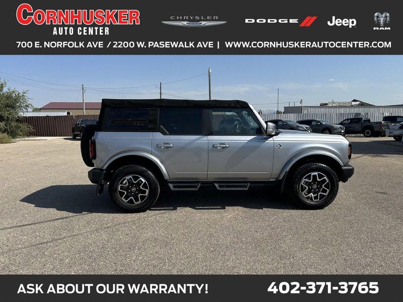 2022 Ford Bronco Outer BanksImage 1