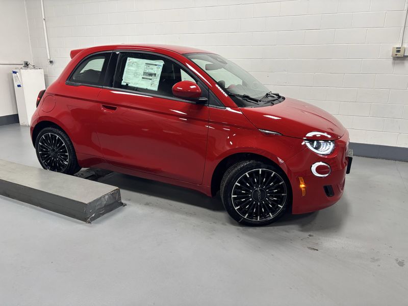 2024 Fiat 500e Inspi(red)Image 7