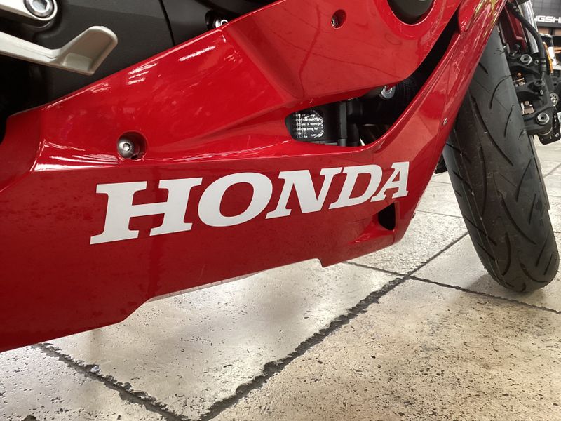 2023 Honda CBR1000RR ABS GRAND PRIX REDImage 18