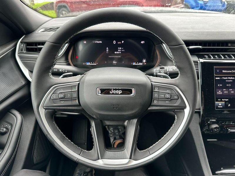 2025 Jeep Grand Cherokee Laredo X photo 2