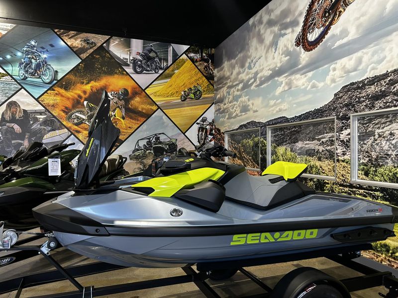 2025 Sea-Doo RXP-X 325 (SOUND SYSTEM) Image 15
