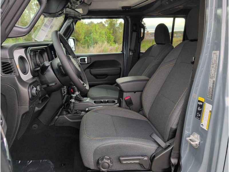 New 2026 Jeep Wrangler 4-door Sport SImage 11