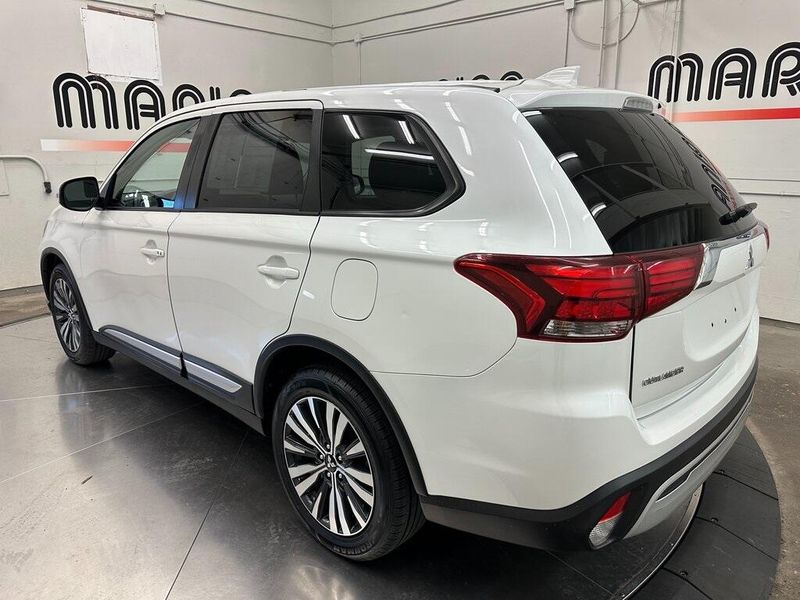 2020 Mitsubishi Outlander SEImage 13