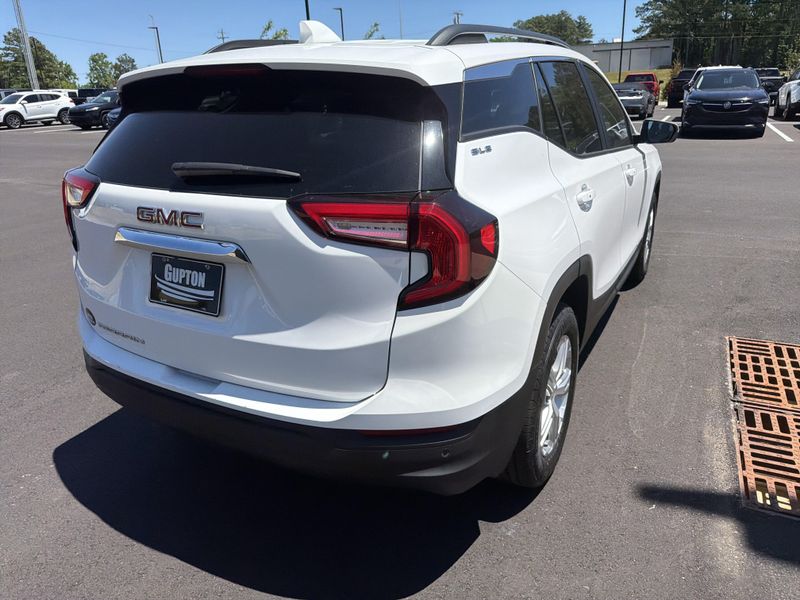Used 2022 GMC Terrain SLEImage 12