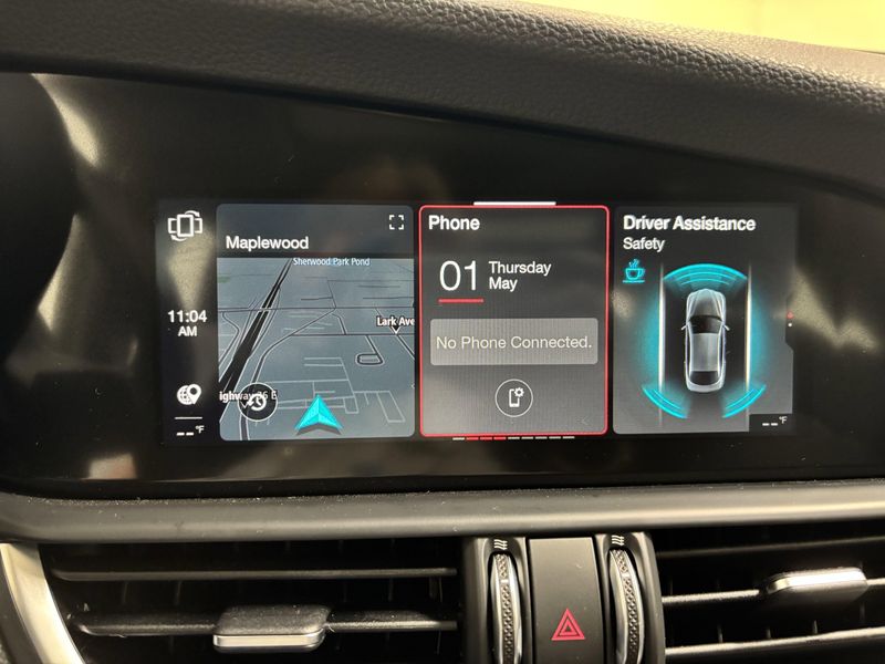 2024 Alfa Romeo Giulia Ti Q4 AWD w/Sunroof/Nav/Activ AsstImage 26