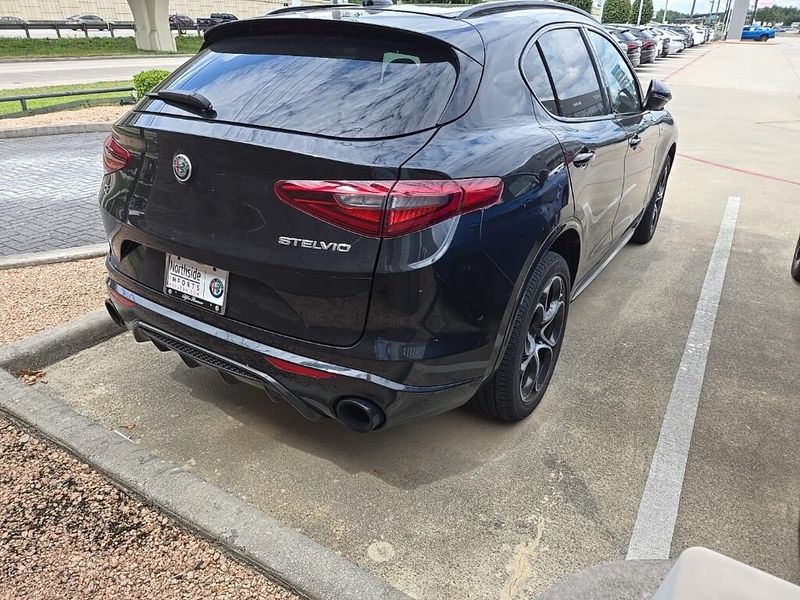 Used 2022 Alfa Romeo Stelvio VeloceImage 3