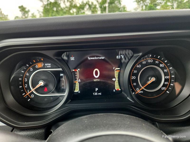 New 2025 Jeep Wrangler 4-door SaharaImage 35