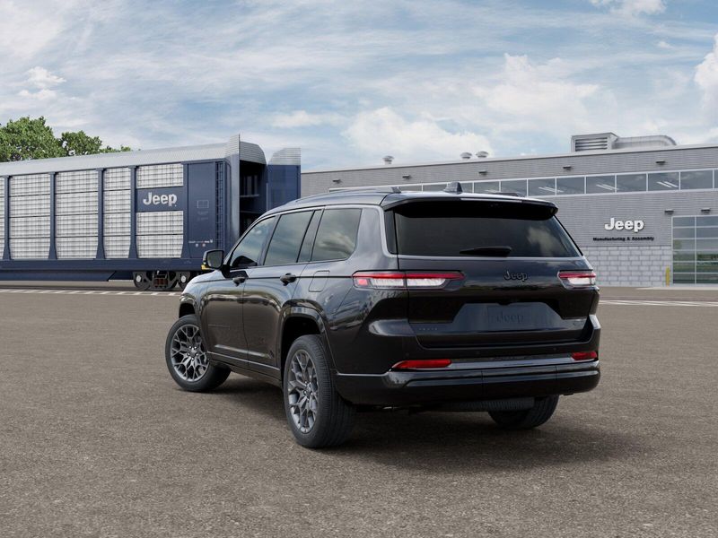 New 2026 Jeep Grand Cherokee L Summit 4x4Image 3