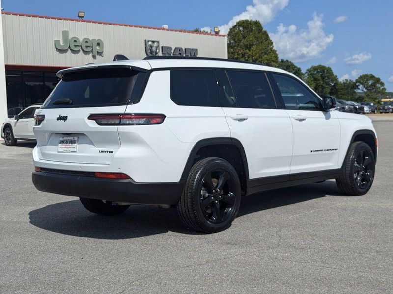 New 2024 Jeep Grand Cherokee L Limited 4x2Image 3