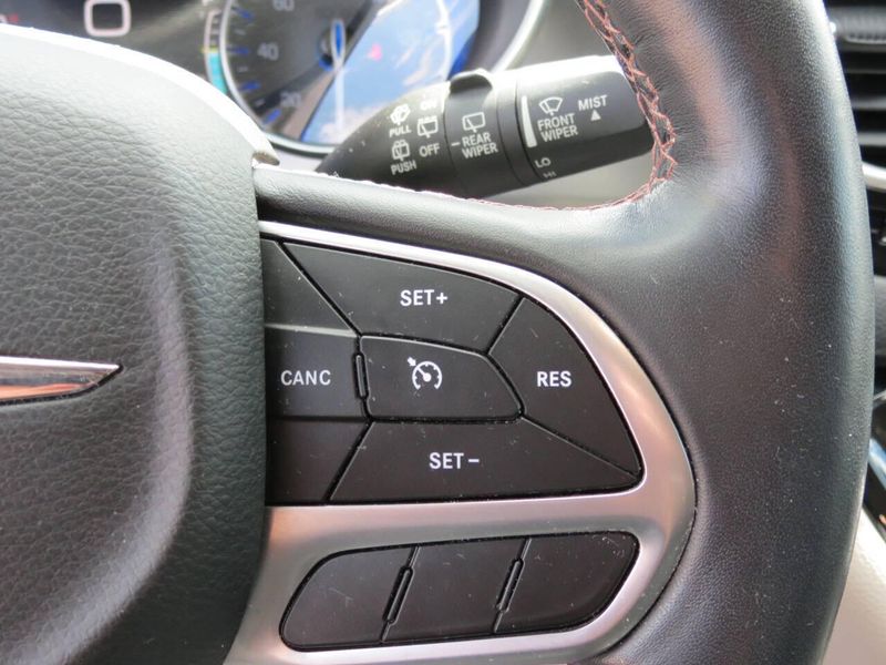 2020 Chrysler Pacifica Touring Plus photo 14