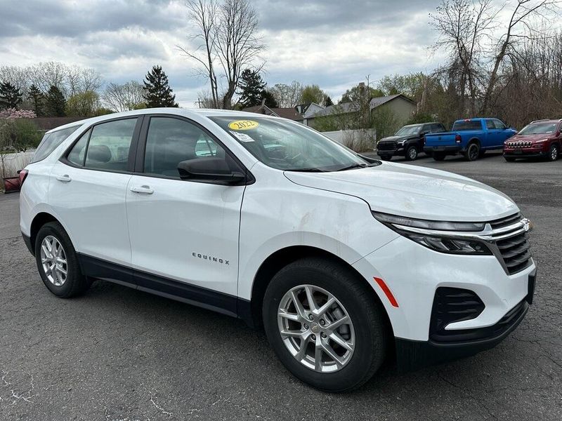 2022 Chevrolet Equinox LSImage 1